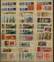 Szovjetunió 1.663 db postatiszta bélyeg osztott nagyalakú berakóban, benne vágottak, sorozatok