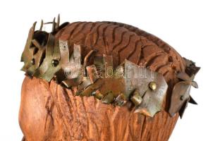 Jálics Gyula (1940-2016). Ecce Homo. Faragott fa, réz kiegészítőkkel, falra akasztható, 78x30 cm