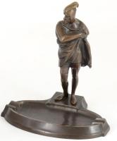 cca 1900 Mephisto alakjával díszített patinázott bronz hamuzó, 21x22 cm