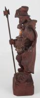 Éjjeliőr lámpással. Faragott fa szobor, m: 41 cm
