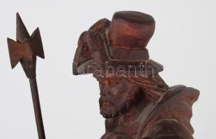 Éjjeliőr lámpással. Faragott fa szobor, m: 41 cm