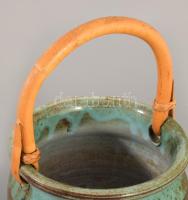 Iparművész kerámia tárolóedény, teljes m: 21 cm