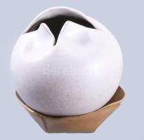 Gálócsy Edit (1928-). 2 darab szeletelt agyaglapokból formált kerámia dísztárgy, jelzett, hibátlan, m: 15 cm