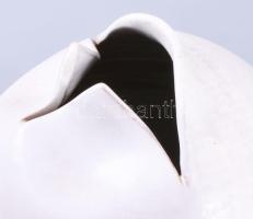 Gálócsy Edit (1928-). 2 darab szeletelt agyaglapokból formált kerámia dísztárgy, jelzett, hibátlan, ...