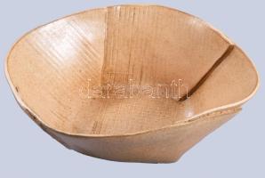 Gálócsy Edit (1928-). 2 darab szeletelt agyaglapokból formált kerámia dísztárgy, jelzett, hibátlan, ...