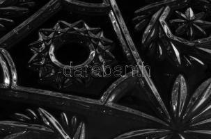 Ólomkristály tortatál, jelzett, hibátlan, 3 lábon áll, d: 29,5 cm