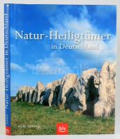 Olaf Schulz: Natur-Heiligtümer in Deutschland. Eine Bildreise zu mystischen Plätzen zwischen Osteeküste und Alpen. München, én., BLV. Német nyelven. Gazdag képanyaggal illusztrált. Kiadói kartonált papírkötés, kiadói papír védőborítóban.