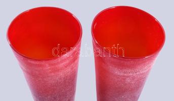 Iparművész savmaratott hutaüveg váza pár, anyagában vörösen színezett, hibátlan, m: 24,5 cm