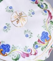 1844 Alt wien 35 részes szervírozó készlet, alján jelzett: Alt wien jelzés és 844-es datálás, kínáló...