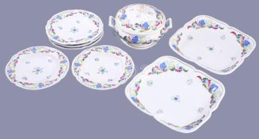 1844 Alt wien 35 részes szervírozó készlet, alján jelzett: Alt wien jelzés és 844-es datálás, kínáló...