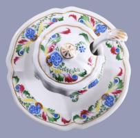 1844 Alt wien 35 részes szervírozó készlet, alján jelzett: Alt wien jelzés és 844-es datálás, kínáló...