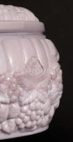 cca 1930 Cseh lila opalitüveg bonbonier, hibátlan, d: 9 cm