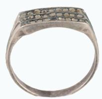 Ezüst (Ag) gyűrű, jelzett 1,95 g m: 52
