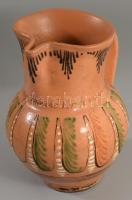 cca 1930 Feliratos boroskancsó, "Kinek poros a torka, egy kancsó bor le mossa, igyunk" felirattal, kis mázkopással, m: 17 cm