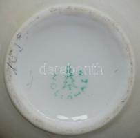 Országh Ilona jelzéssel ellátott kézzel festett porcelán bonbonos tálka és egy Hollóházi porcelán cu...