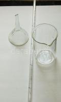 Kémiai tétel: belsőskálás higanyos hőmérő 50-100°C + 1,5 dl laborpohár + kis üvegtölcsér