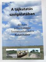 A tájkutatás szolgálatában. 40 éves a Hortobágyi Természetvédelmi Kutatótábor. Szerk.: Dr. Tóth Albert. Kisújszállás, 2014, Geopont '95 Bt., 440 p. Benne érdekes írásokkal, visszaemlékezésekkel, köztük a Nobel-díjas Karikó Katalintól. Kiadói papírkötés.