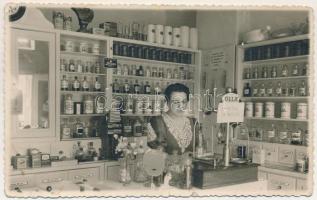 1938 Szováta, Sovata; patika, gyógyszertár belső / pharmacy, interior. Foto Kiss (Sovata-Praid) photo (fa)