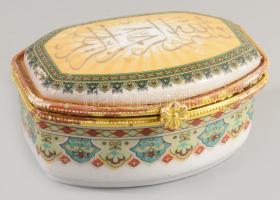Arab feliratos porcelán dobozka 8 cm