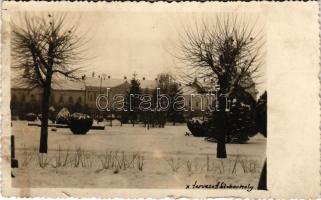 Szatmárnémeti, Szatmár, Satu Mare; látkép télen, üzletek, tervezett szoborhely / general view in winter, shops, planned site for a statue. L'Art Fotószalon Kósa photo (fl)