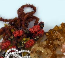 Zacskónyi bizsu nyaklánc, közte csont