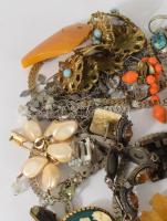 Zacskónyi bizsu ékszer, vintage darabokkal