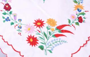 Kalocsai mintás hímzett terítő 80x80 cm