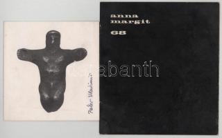 Anna Margit festőművész kiállítása, Ernst Múzeum, 1968. (Kiállítási katalógus.) A művész, Anna Margit (1913-1991) által dedikált. Kiadói tűzött papírkötés, 4 sztl. lev. + Péter Vladimir (1947- ) Munkácsy Mihály-díjas ötvös- és szobrászművész által aláírt kiállítási meghívó