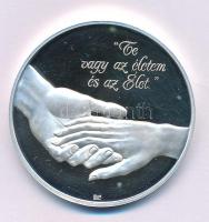 DN "35 éve együtt / Te vagy az életem és te vagy az Élet" jelzett Ag emlékérem kapszulában...