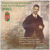 2005. 1Ft-100Ft (7xklf) forgalmi sor szettben + 10Ft "József Attila". A Magyar Pénzverő József Attila magyar költő születésének 100. évfordulója alkalmából adta ki a jelen aukciónkon licitálható PP forgalmi sort, benne a legritkább magyar modernkori forgalmi emlékpénzzel, a József Attila 10 Forintossal. A nevezett érméből csupán 27000 példány készült, így hamar a gyűjtők által keresett darabbá vált. T:PP kis patina Hungary 2005. 1 Forint - 100 Forint (7xdiff) coin set + 10 Forint "Attila József". On the occasion of the 100th anniversary of the birth of Hungarian poet Attila József, the Hungarian Mint issued this Proof circulation set that can be bid on at our current auction, including the rarest Hungarian modern circulation commemorative coin, the Attila József 10 Forint. Only 27,000 copies of the coin were made, so it quickly became a sought-after piece among collectors. Adamo FO39