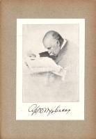 Gróf Apponyi Sándor emlékezete. (Számozott.) [Budapest], (1926). Magyar Bibliophil Társaság (Globus ny. rt.) 1 t. (címkép) + 57 + [3] p. + 8 t. (ebből egy kétszínnyomású). Egyetlen kiadás. Előfizetők részére készült bibliofil kötet számozott példánya. Kolofon: "Ezt a művet díszelnökének, gróf Apponyi Sándornak emlékére a Magyar Bibliophil Társaság adta ki. A szedést és nyomást Reiter László tervei szerint a Globus Rt. végezte. Készült 300 számozott példányban a Társaság tagjai számára az 1926. évi tagilletményül. [Ez a] 112. szám". Apponyi Sándor (1844-1925) diplomata, főrendiházi tag, műgyűjtő, bibliofil, bibliográfus. Nevezetes hungarika-gyűjteményét 1924-ben a Magyar Nemzeti Múzeum könyvtárára hagyta. Az életpálya előtt tisztelgő tanulmánygyűjtemény cikkeit Apponyi Albert, Dézsi Lajos, Hóman Bálint, Ferenczi Zoltán és Végh Gyula írta. Példányunk fűzése a fedőborítóknál meglazult. Fűzve, aranyozott, hiányos, sérült gerincű kiadói borítóban. Körülvágatlan, részben felvágatlan példány.