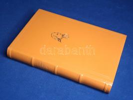 Goethe, Johann Wolfgang [von]:  Faust. Fordította Jékely Zoltán és Kálnoky László. (Számozott.) [Budapest], 1967. Magyar Helikon - Európa Könyvkiadó (Zrínyi Nyomda). 581 + [7] p. Kolofon: "A kötetet Gergely Erzsébet szerkesztette. A tipográfia és a kötésterv Szántó Tibor munkája. Készült a Zrínyi Nyomdában, diósgyőri bordázott ofszetpapíron, Baskerville antikva betűvel, 8100 példányban. Ebből 1900 példány bőrkötésben, számozva. Ez a könyv a 492. számú példány". Kötetünk a Tragédia első és második részén kívül tartalmazza az Ős-Faustot is, majd utószó és részletes szövegmagyarázatok következnek. Aranyozott, álbordás, vaknyomásos kiadói bőrkötésben, eredeti védőfóliában. Szép példány.