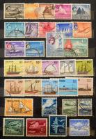 Közlekedési eszközök motívum: 381 klf bélyeg, közte 25 klf komplett postatiszta kiadás, közepes berakóban