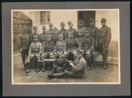 cca 1915 Katonák Schwarzlose géppuskával, kartonra ragasztott fotó 12×17 cm