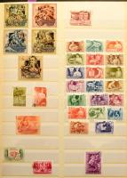 Hagyaték tétel régi amatőr gyűjtésből: magyar postatiszta anyag az 1930-1960-as évekből, illetve főleg bélyegzett külföldi bélyegek 2 nagy KABE + 1 db A4 és 3 db közepes berakóban