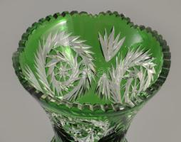 Nagyméretű zölden pácolt ólomkristály váza, gazdagon csiszolt mintával, jelzés nélkül, hibátlan, m: ...