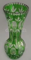 Zölden pácolt ólomkristály váza, gazdagon csiszolt mintával, jelzés nélkül, hibátlan, m: 25,5 cm