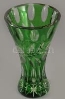 Zölden pácolt ólomkristály váza, gazdagon csiszolt mintával, jelzés nélkül, hibátlan, m: 21 cm