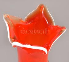 Cseh fátyolos színezésű iparművész váza.Anyagában színezett szakított üveg, üvegszál peremezéssel, h...