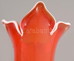 Cseh fátyolos színezésű iparművész váza.Anyagában színezett szakított üveg, üvegszál peremezéssel, h...