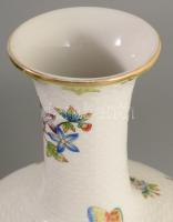 Herendi Viktória mintás váza. Kosárfonott felülettel, kézzel festett, jelzett, aranyozáson minimális...