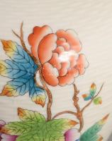 Herendi Viktória mintás váza. Kosárfonott felülettel, kézzel festett, jelzett, aranyozáson minimális...