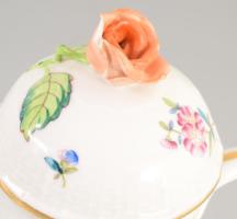 Herendi rózsamintás kanna, jelzett, rózsáján sérüléssel, m: 16,5 cm