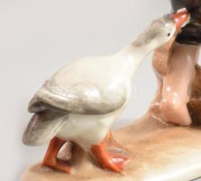 Wagner &amp; Apel Bertram fiút fenéken csípő liba. Jelzett, kézzel festett, hibátlan, 10x11 cm