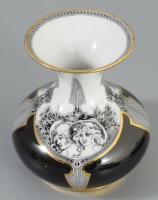 Hollóházi Jurcsák László által tervezett mintával díszített háromrészes asztali szett: hamuzó, bonbo...