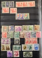 Spanyol gyűjtemény / tétel az 1930-as évektől 1983-ig, benne teljes sorok, blokkok, több példányok, 2 db A4-es berakóban (25 és 16 lapos), dobozban