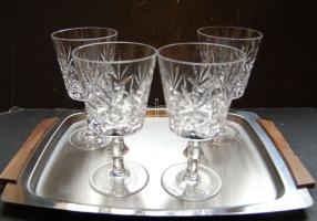 Nagy bolhapiac tétel: úti vasaló,fázisceruza, régi réz foglalatok, réz falidísz, tálca, 4 db-os csiszolt pohár készlet, stb.