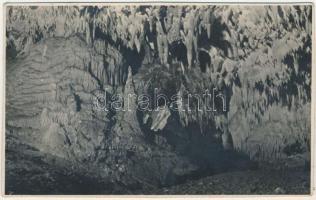 Resicabánya, Resica, Resicza, Resita; Comarnic cseppkőbarlang, belső / Pestera Comarnic / stalactite cave, interior. Foto orig. Lányi (vágott / cut)