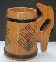 Díszes fakupa 17 cm magassággal, jó állapotban