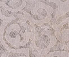 1860-1900 között, 3 darab csipke terítő, néhol folttal, 90x90 cm, 240x32 cm, d: 92 cm. Ritka gyűjtői...